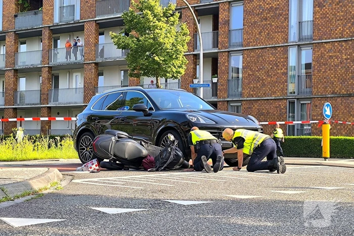 Scooterrijder gewond na ongeval met auto