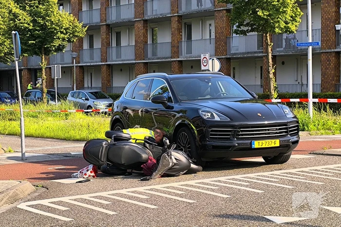 Scooterrijder gewond na ongeval met auto