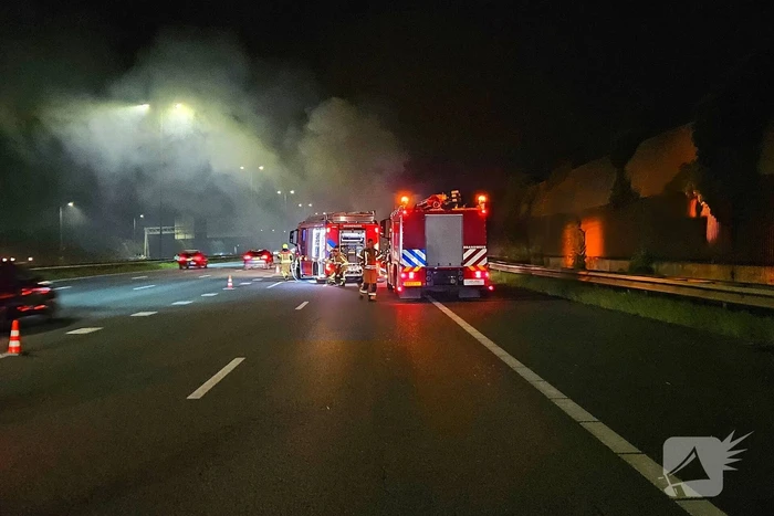 Felle brand in bakwagen op snelweg