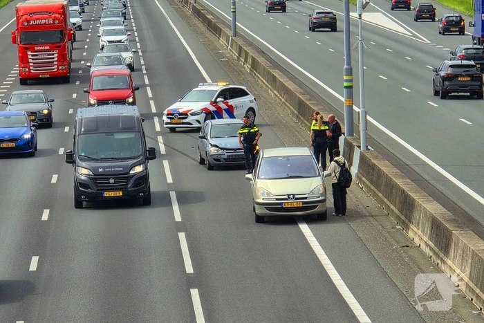 Ongeval tussen personenauto en vrachtwagen op snelweg
