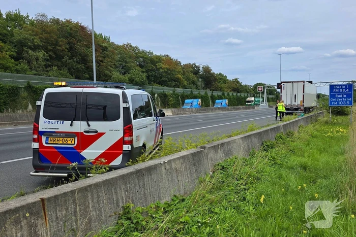 Ongeval tussen personenauto en vrachtwagen op snelweg