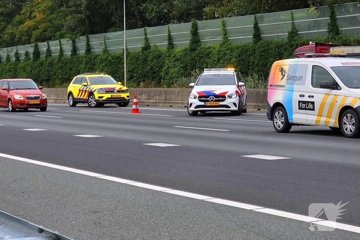 Ongeval tussen personenauto en vrachtwagen op snelweg