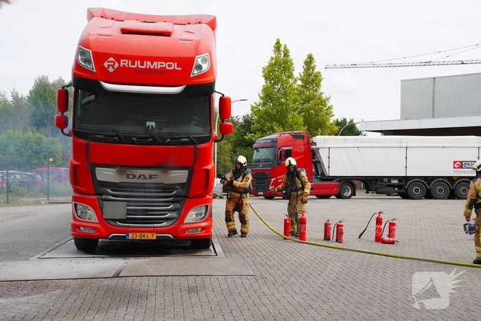 Brand in vrachtwagen snel aangepakt
