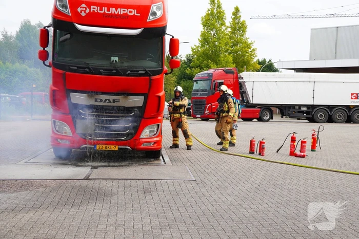 Brand in vrachtwagen snel aangepakt