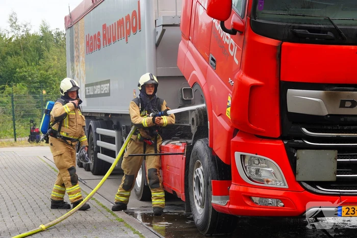 Brand in vrachtwagen snel aangepakt