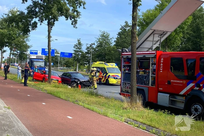 Brandweer bevrijdt aangeslagen bestuurder