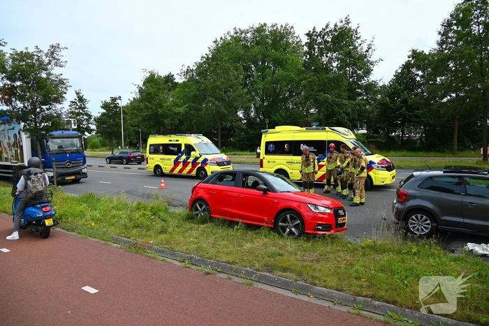 Brandweer bevrijdt aangeslagen bestuurder