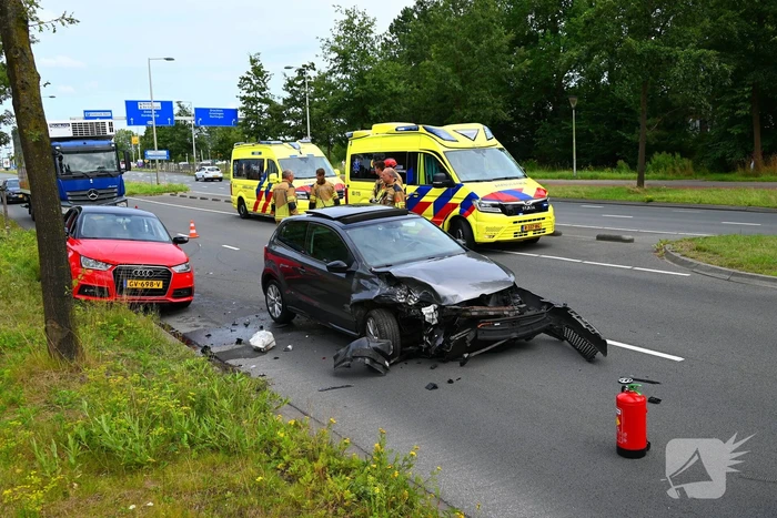 Brandweer bevrijdt aangeslagen bestuurder
