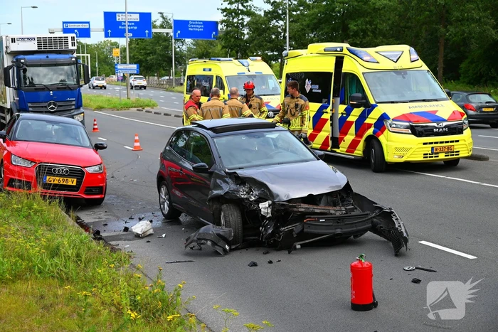 Brandweer bevrijdt aangeslagen bestuurder
