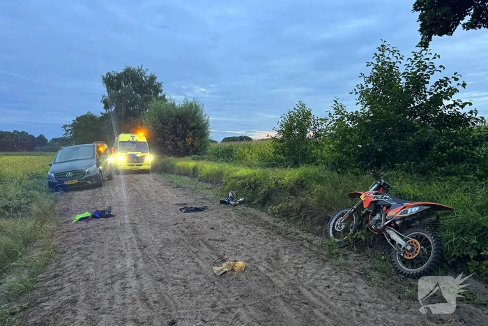 Jongeman gewond bij ongeval met crossmotor