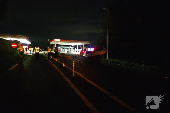 Ravage door ongeval: boot losgeschoten en auto zwaar beschadigd