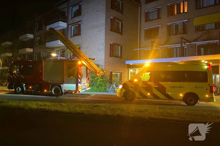 Traumateam begeleidt slachtoffer naar ziekenhuis
