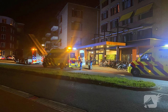 Traumateam begeleidt slachtoffer naar ziekenhuis