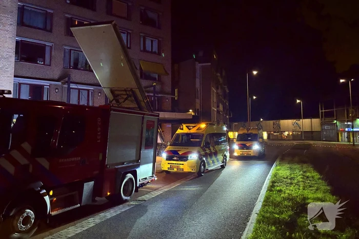 Traumateam begeleidt slachtoffer naar ziekenhuis