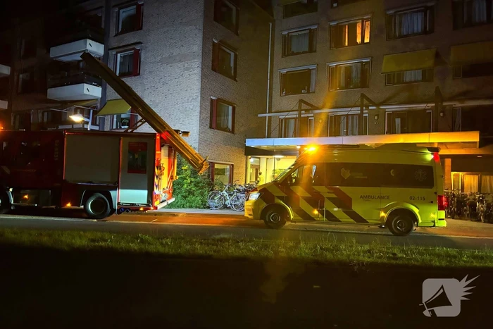 Traumateam begeleidt slachtoffer naar ziekenhuis