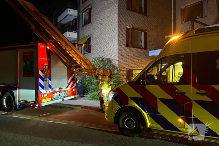 Traumateam begeleidt slachtoffer naar ziekenhuis
