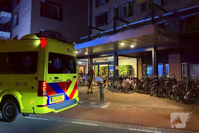 Traumateam begeleidt slachtoffer naar ziekenhuis