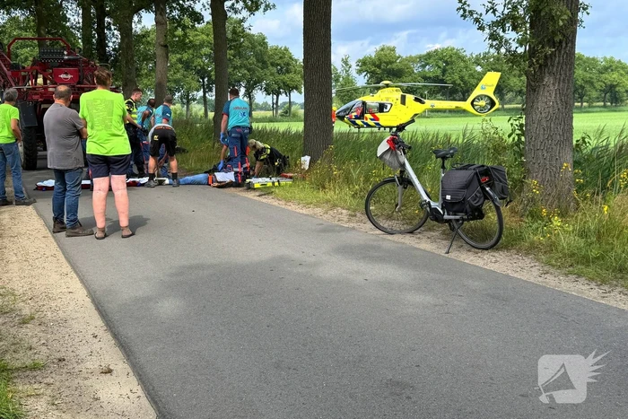 Motorrijder zwaargewond bij botsing met tractor