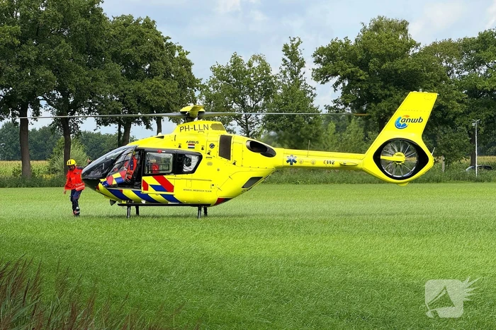 Motorrijder zwaargewond bij botsing met tractor