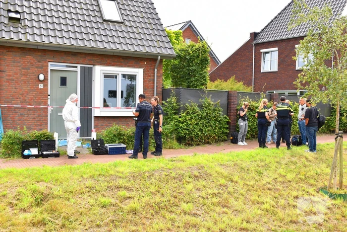 Vrouw gevonden onder verdachte omstandigheden