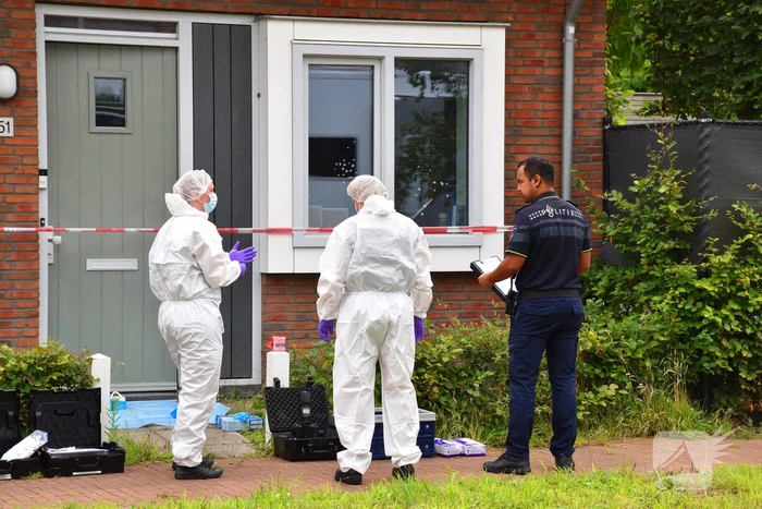 Vrouw gevonden onder verdachte omstandigheden