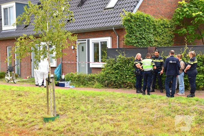 Vrouw gevonden onder verdachte omstandigheden