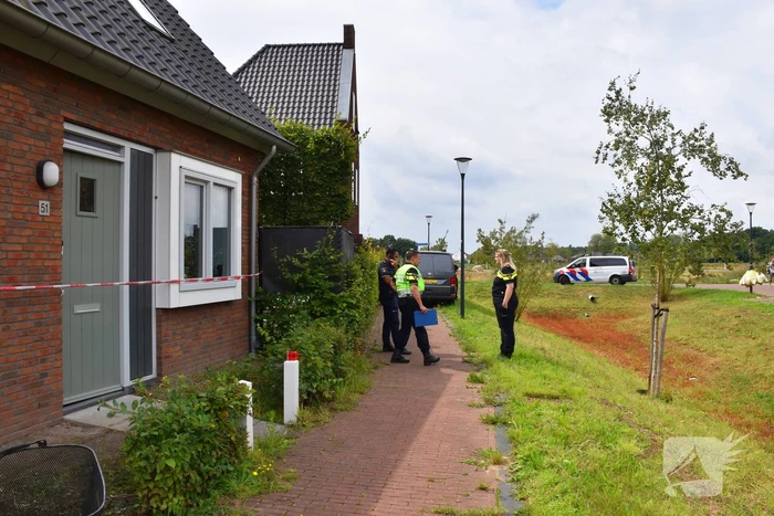 Vrouw gevonden onder verdachte omstandigheden
