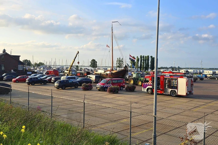 Persoon te water op Eemmeer