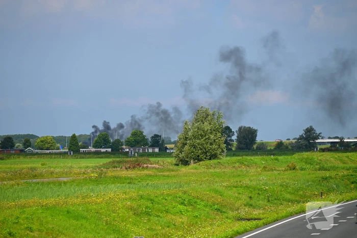 Auto in lichterlaaie op provinciale weg