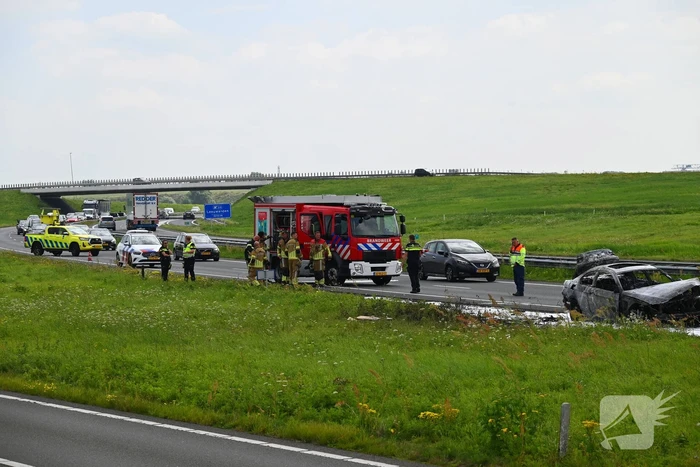 Auto in lichterlaaie op provinciale weg