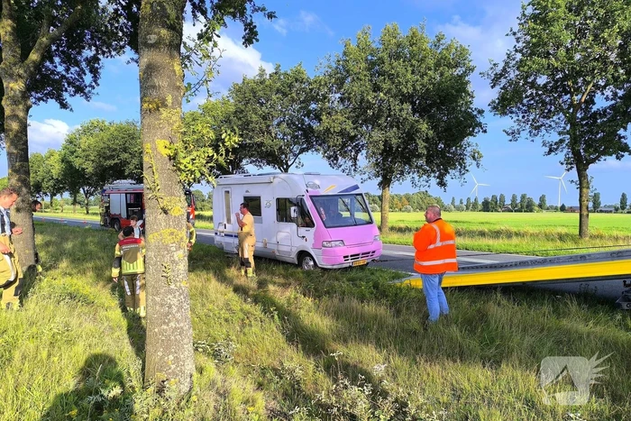 Inzittenden camper stranden door brand