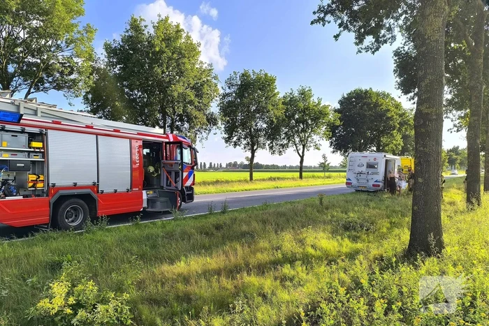 Inzittenden camper stranden door brand
