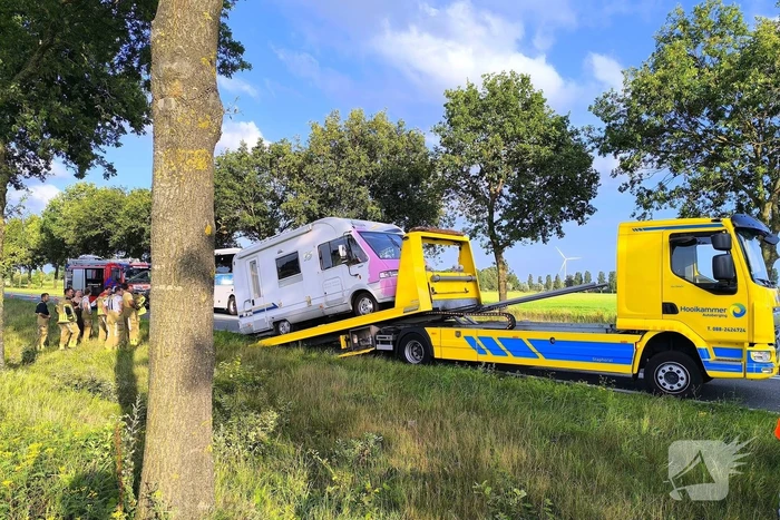 Inzittenden camper stranden door brand