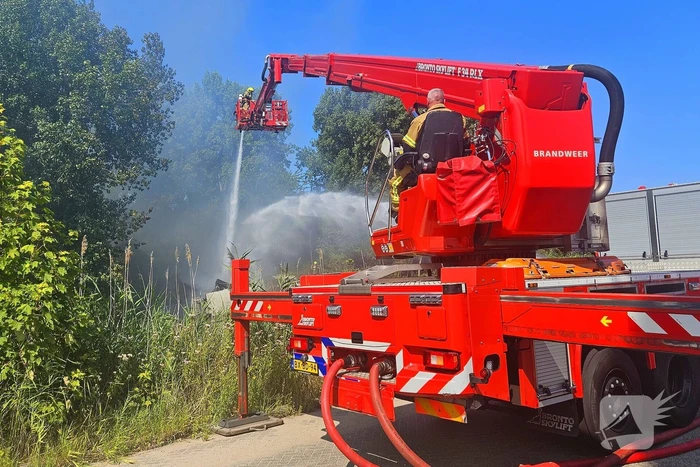 Brand woedt in pleziervaartuig
