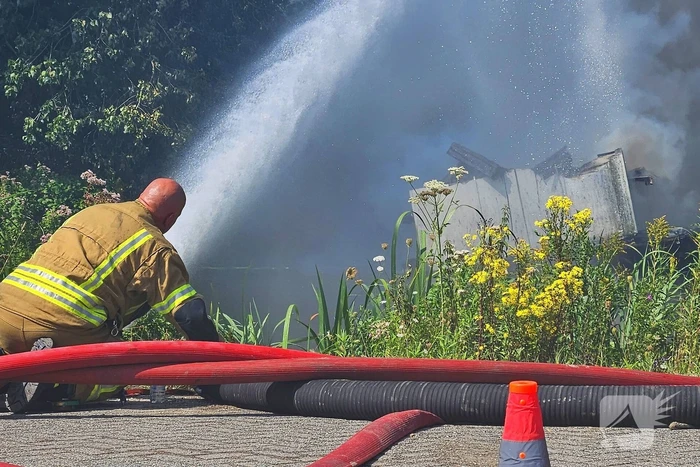 Brand woedt in pleziervaartuig