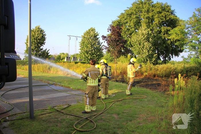 Brand in berm leidt tot rookontwikkeling