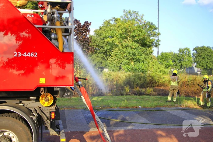 Brand in berm leidt tot rookontwikkeling