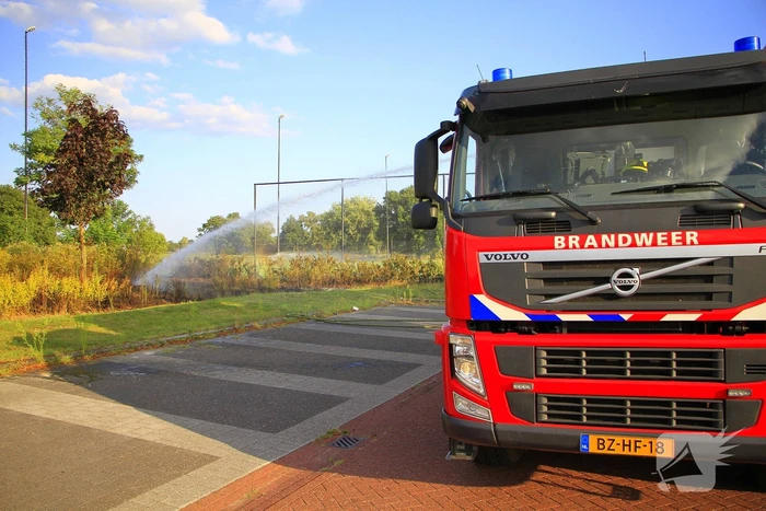 Brand in berm leidt tot rookontwikkeling
