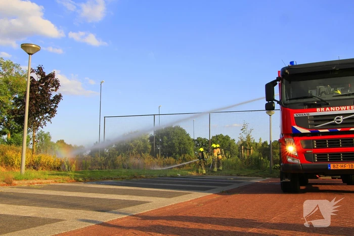 Brand in berm leidt tot rookontwikkeling