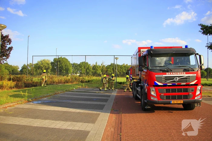 Brand in berm leidt tot rookontwikkeling