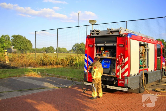 Brand in berm leidt tot rookontwikkeling