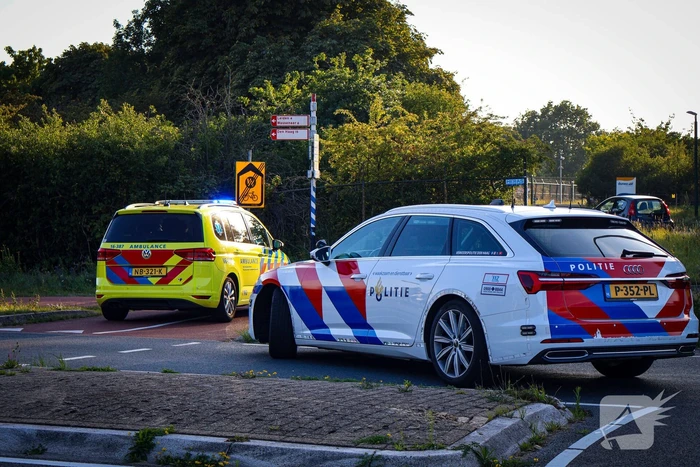 Ongeval tussen motorrijder en fietser leidt tot verwondingen