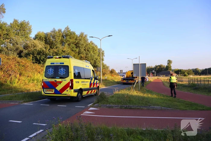 Ongeval tussen motorrijder en fietser leidt tot verwondingen