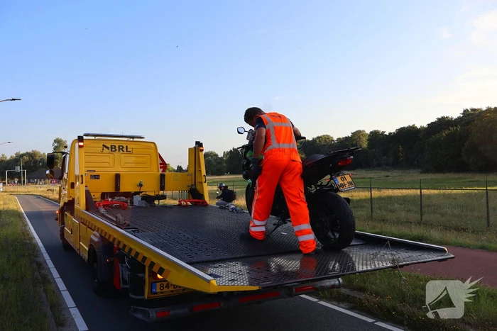 Ongeval tussen motorrijder en fietser leidt tot verwondingen
