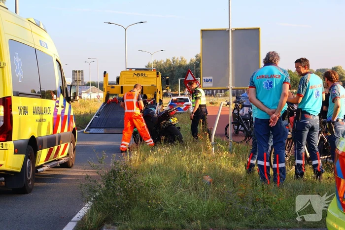 Ongeval tussen motorrijder en fietser leidt tot verwondingen