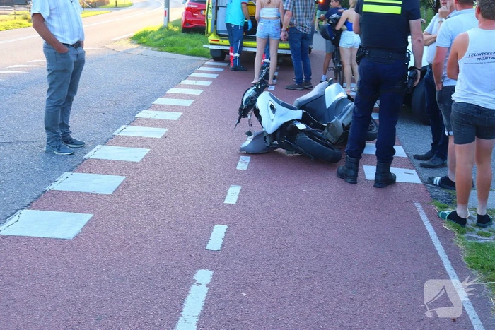 Scooterrijder gewond bij aanrijding met auto