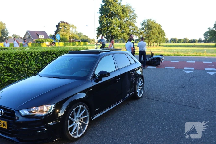 Scooterrijder gewond bij aanrijding met auto
