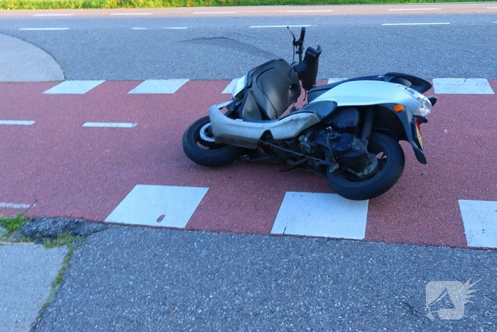 Scooterrijder gewond bij aanrijding met auto