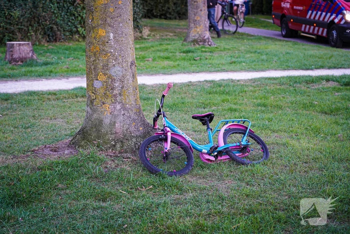 Gevonden kinderfiets langs waterkant leidt tot zoekactie