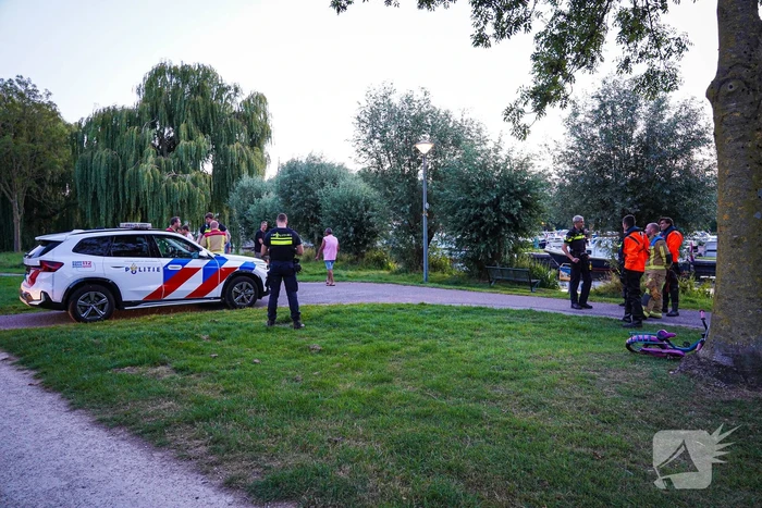 Gevonden kinderfiets langs waterkant leidt tot zoekactie